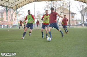 Сегодня он дебютировал в Alba Iulia, на Гран-при по футболу в Grand Union, соревновании, организованном Alba Bar,     футбольный турнир, посвященный юристам, в котором на футбольном поле соревнуются 23 команды из Молдовы и одна из Молдовы