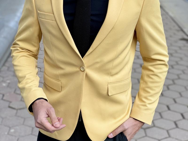 Желтый цвет в мужской одежде