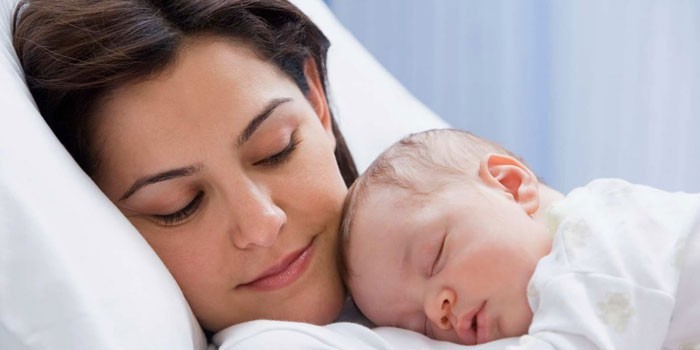 Bezpośredni kontakt niemowlęcia z alergenami (chemikalia, pyłki, kurz domowy)